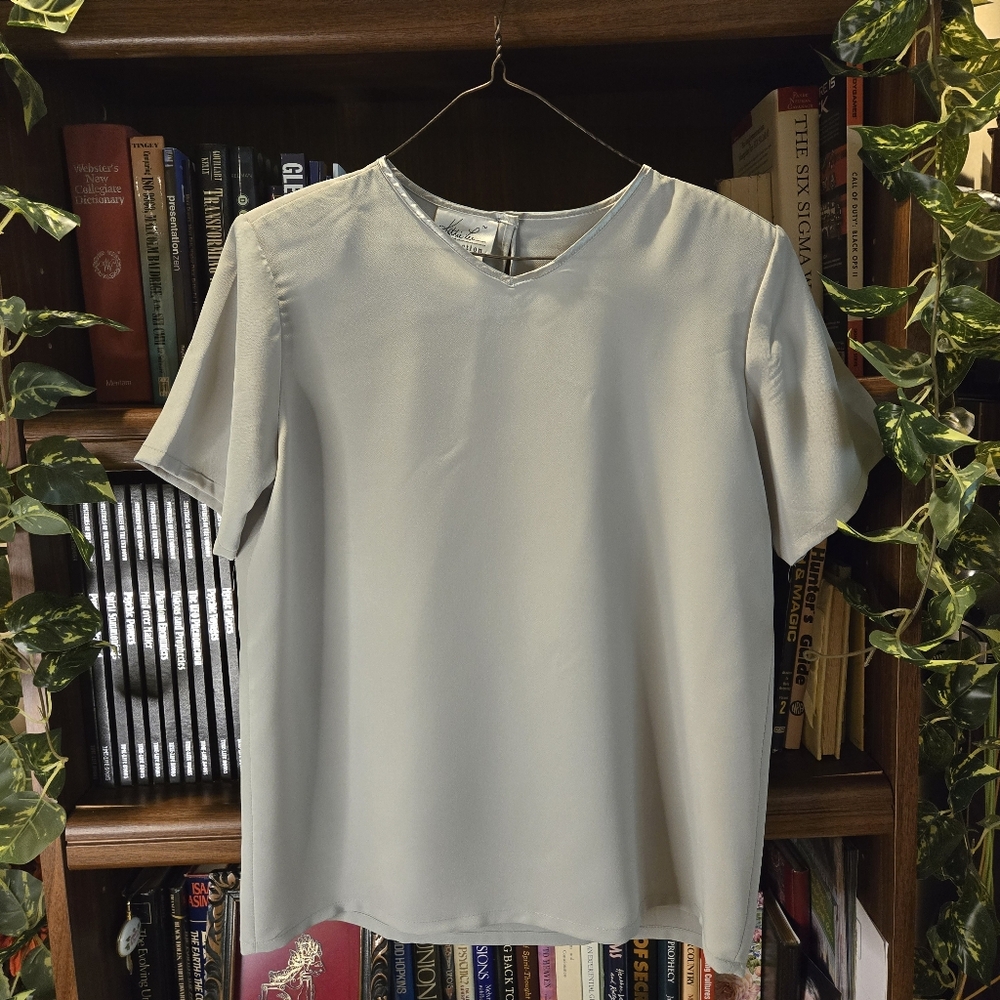 Kathie Lee Light Green Short Sleeve Woman's V-Neck Blouse, Size Small, 4/6